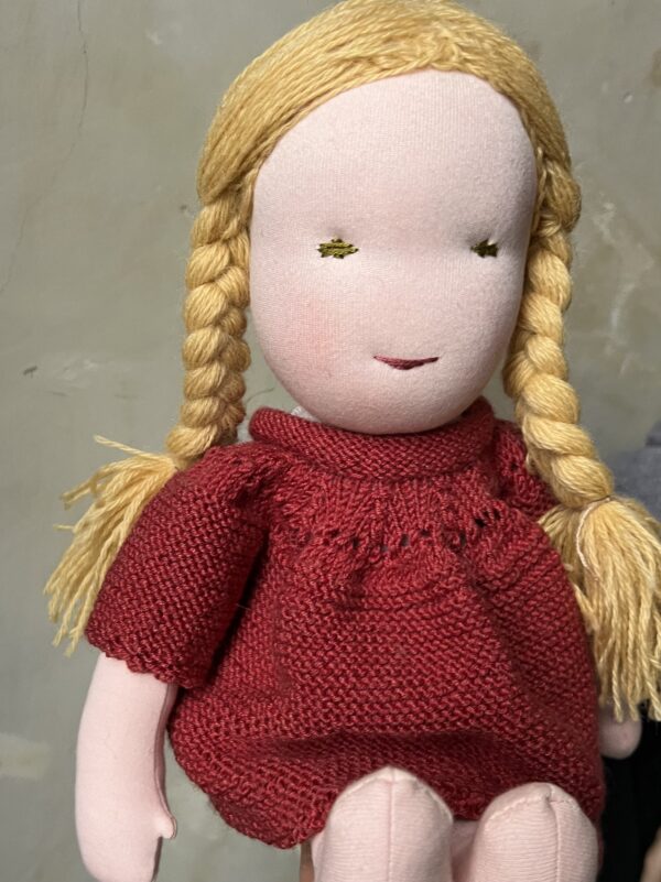 Doll with red dress and long blonde hair - Image 4